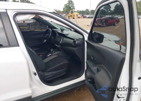 2018 Nissan Kicks S из США, поврежденный, VIN 3N1CP5CU3JL521600